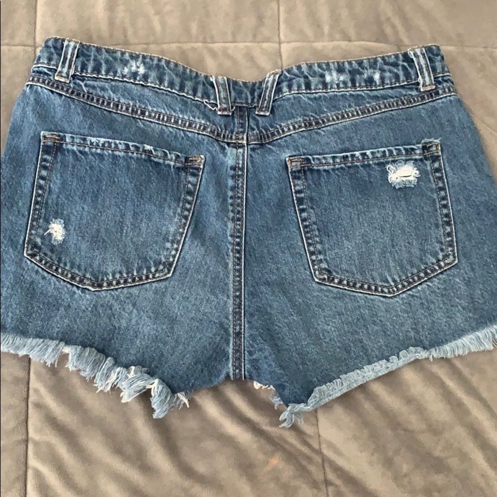 Shorts - Picture 3 of 3